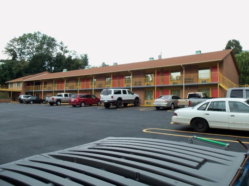 Royal Inn Motel フロント・ロイヤル エクステリア 写真