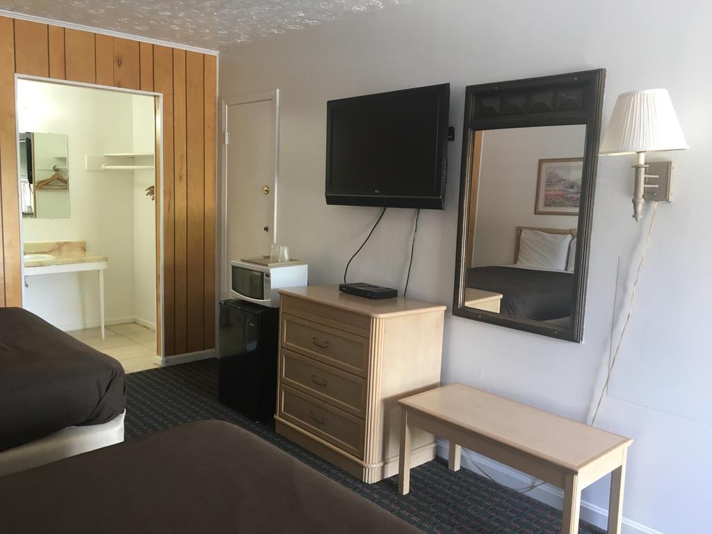 Royal Inn Motel フロント・ロイヤル エクステリア 写真