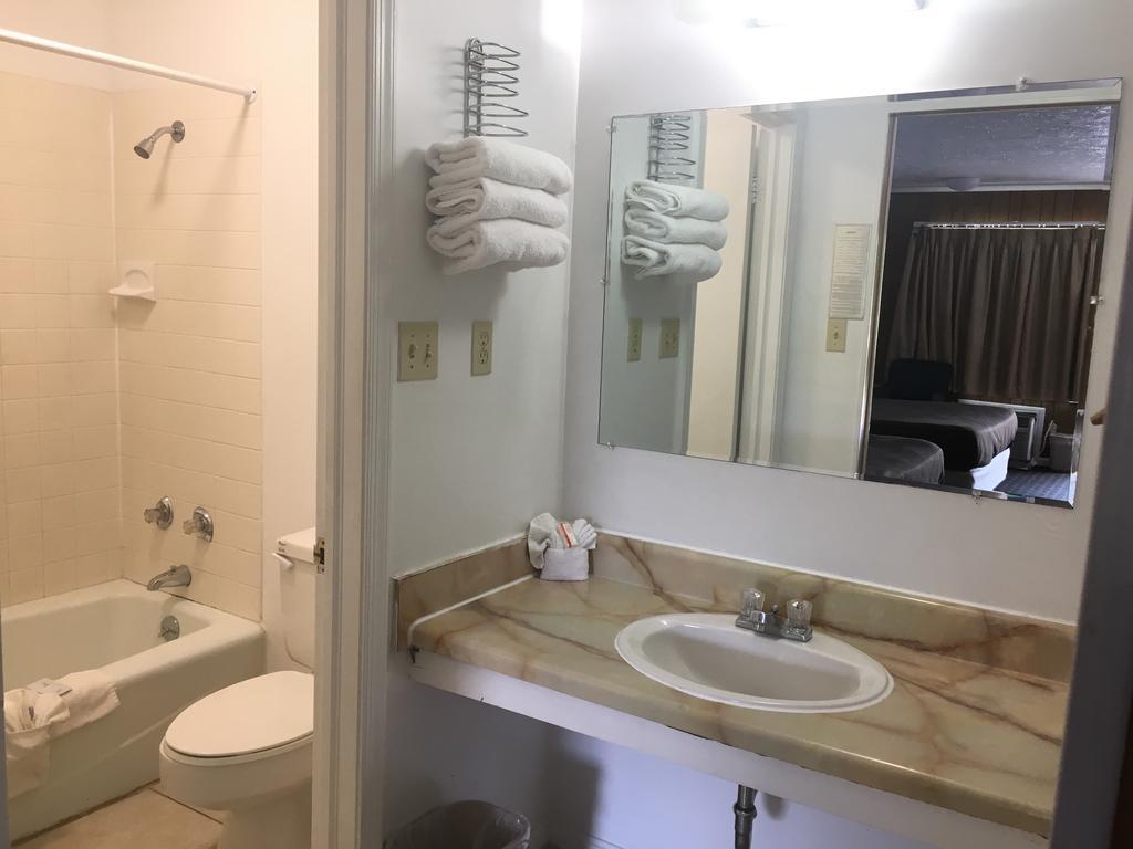 Royal Inn Motel フロント・ロイヤル エクステリア 写真