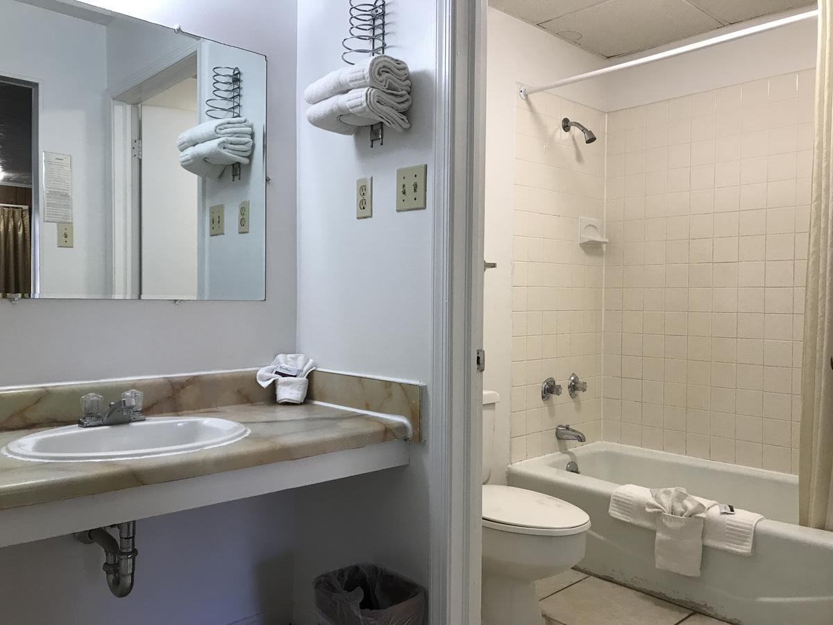 Royal Inn Motel フロント・ロイヤル エクステリア 写真