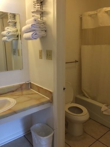 Royal Inn Motel フロント・ロイヤル エクステリア 写真