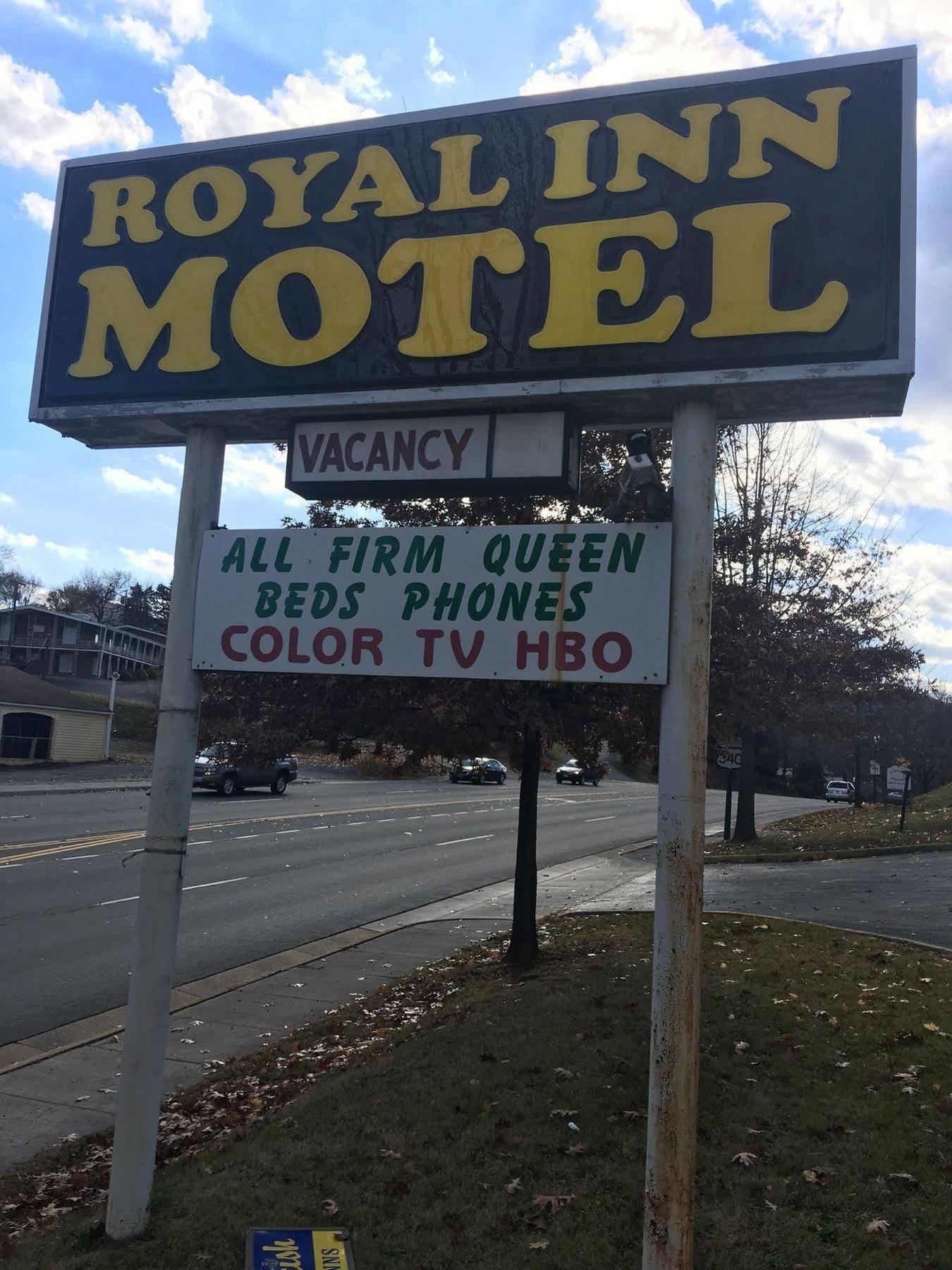 Royal Inn Motel フロント・ロイヤル エクステリア 写真