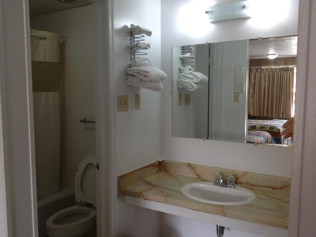 Royal Inn Motel フロント・ロイヤル エクステリア 写真