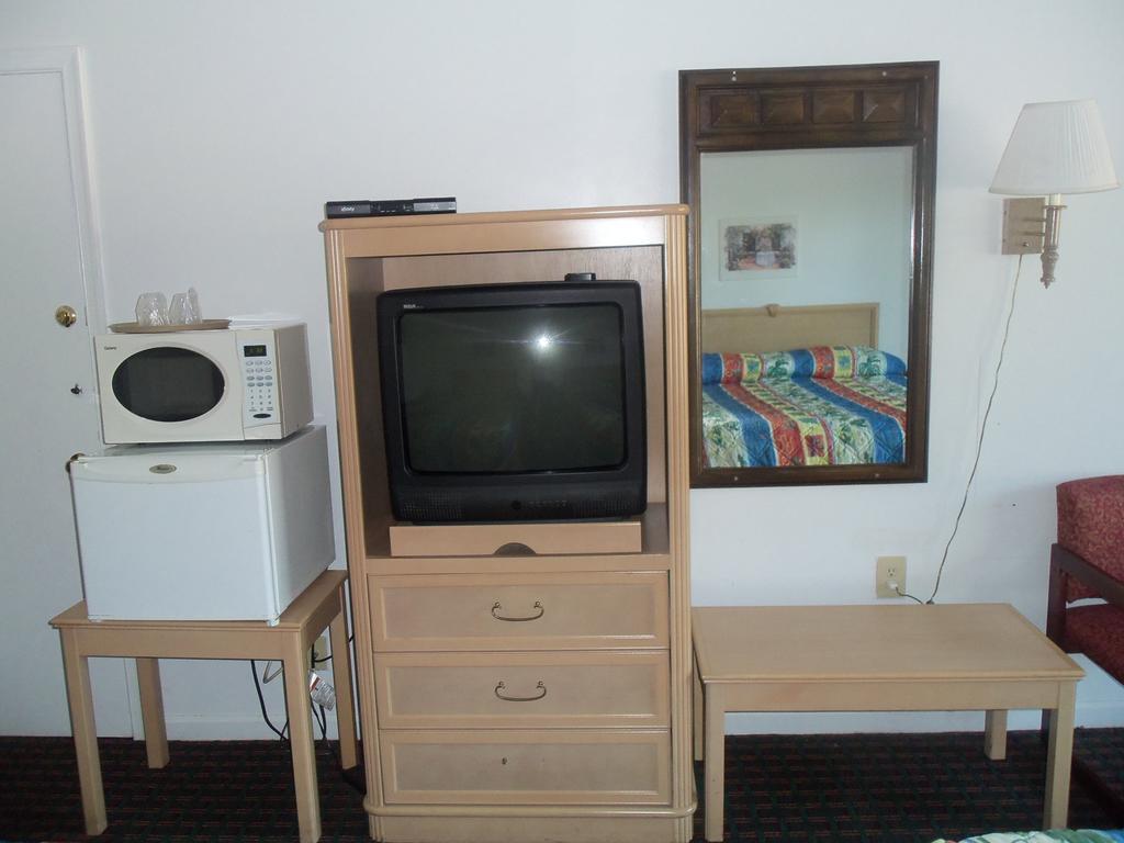 Royal Inn Motel フロント・ロイヤル エクステリア 写真