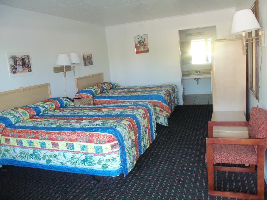 Royal Inn Motel フロント・ロイヤル エクステリア 写真