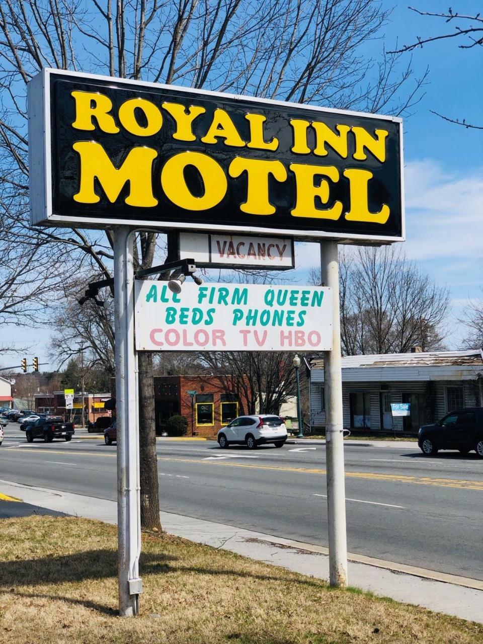 Royal Inn Motel フロント・ロイヤル エクステリア 写真